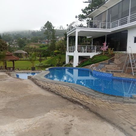 Villa Kaca 88 Чианджур Екстериор снимка