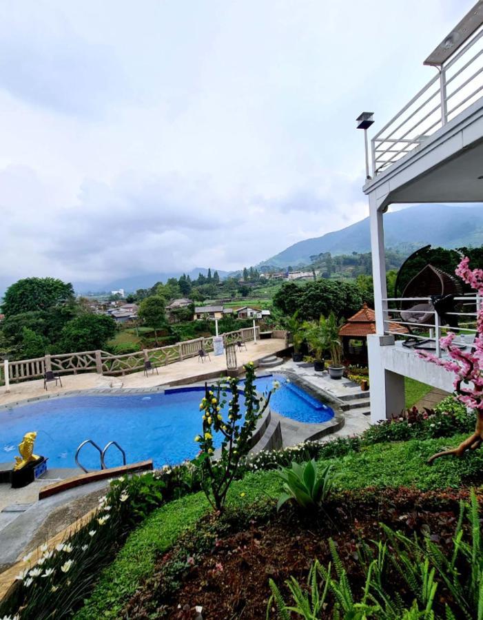 Villa Kaca 88 Чианджур Екстериор снимка